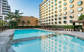 โรงแรมฮอลิเดย์ อินน์ กรุงเทพ สีลม